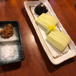 Koino Mure - ナスを塩か味噌で頂きます
