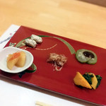 小料理きょうわ - 先付5品。料亭で経験していたご主人らしく、盛りつけはまさに京都。