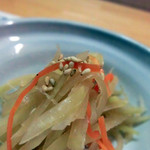 小料理きょうわ - パパイヤのサラダ。ほんのり甘くてゴマの風味が食欲をそそりますな