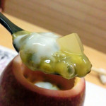 小料理きょうわ - 走りのパッションフルーツ。そのためヨーグルトと寒天を混ぜてマイルドにしているそう。