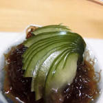 小料理きょうわ - 天然のもずく。養殖は色が黒くて太いのですが、天然ものは細くてより緑色です。