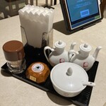 中国大明火鍋城 - 卓上の調味料