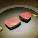 トレイス - 見島牛(左)と竹の谷蔓牛(右)のサーロイン