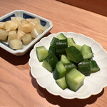 鮨 あらい - メイちゃんキュウリ糠漬け ガリ