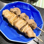 三酉屋 - ねぎま塩198円、はつ塩165円