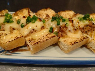 h Doudou - 栃尾油揚げ肉味噌チーズ焼き