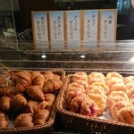 花の舞 - クロワッサン、デニッシュ(ラズベリー、カスタード、アップル、チョコ、小倉)