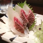 七伍屋 - 真鯛
      皮湯引き