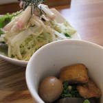 Okayu-stand.Salad - ランチは小鉢とサラダが付きます