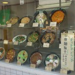 ラーメンスズキ - 店外のサンプルメニュー