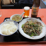 伊勢屋 - 料理写真:ニラレバ炒め定食¥850、瓶ビール¥550