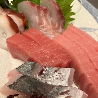 豊洲直送の鮮魚や季節野菜など、旬を楽しむ逸品をご提供