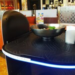 Gasuto - 配膳ロボットが、冷やしレモンラーメンを運んで来ました。