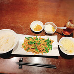 豫園 - 豚肉とニンニク芽炒め定食