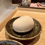 中華蕎麦 とみ田 - 比内地鶏半熟味玉 200円(税込)
      2022年8月29日