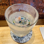 中華蕎麦 とみ田 - 丸い氷の入った水
                                2022年8月29日