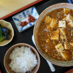 味平食堂 - 料理写真:麻婆ラーメン+ライス（¥600税込み）