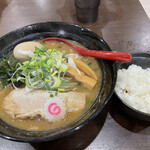 Hokkaidou Ramen Haru - 味玉みそラーメン（半ライスは昼時の無料サービス）