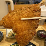 鶏だしおでんと干魚の店 ほし寅 - 巨大なアジフライ