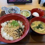 すき家 - とりそぼら丼おしんこランチセットミニ（470円）