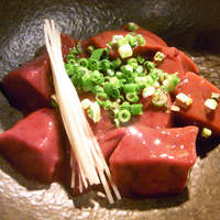 焼肉ホルモン 稲田 - レバ刺し。新鮮そのもの、角切りなのがいいね。