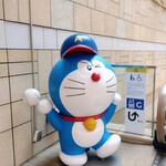 ブリコラージュ ブレッド アンド カンパニー - お店に向かう途中で見かけたヒルズ夏の恒例ドラえもんオブジェです。