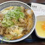 Yoshinoya - 月見牛とじ丼　548円+税　肉たっぷりで美味しいです！