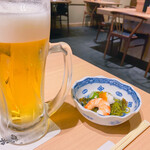 本格板前居酒屋 お魚総本家 - 生中とお通し。