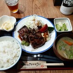 ナカガワ☆スエ食堂 - ランチメニューの黒毛和牛ステーキ定食(180g)1800円です。