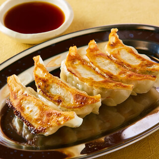 自家製美味料理，價格實惠的「伸輔餃子」等你來品嚐！