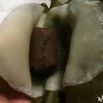 長命寺 桜もち - 中はこんな感じです