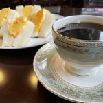 ホシヤマ珈琲店 - アンティークな器と美味しいコーヒー