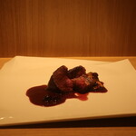 RISTORANTE IL NODO - 小田原猟師森さんの仕留めた夏鹿ロース 畑の藁