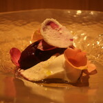 RISTORANTE IL NODO - 小田原山北のブルーベリー 平塚横田さんの薔薇 パンナコッタアップ