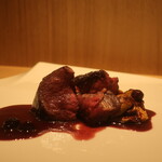 RISTORANTE IL NODO - 小田原猟師森さんの仕留めた夏鹿ロース 畑の藁アップ