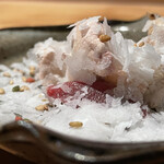 焼き鳥 とりら - 白肝ズリ刺し淡雪塩