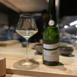 焼き鳥 とりら - 白ワインボトル一本目、この後2本ボトル開けましたが写真撮り忘れ