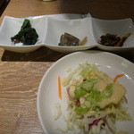 Ojo Ri - 小鉢とサラダ