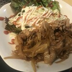 食事処 禅 - 焼肉とサラダ