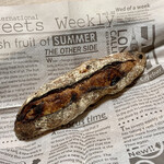 パンやきどころ RIKI - ドライストロベリーとホワイトチョコのバトン ¥300