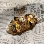 パンやきどころ RIKI - ポム・アマンド メープルとクリームチーズを包んで ¥300