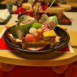 山水 - 目にも鮮やかな前菜何故かご飯とお団子