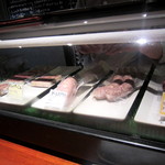 Le N - 自家製ハムとソーセージ、リンデンバームの品。