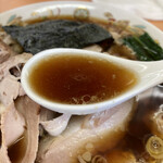青島食堂 - スッキリした生姜醤油スープ
