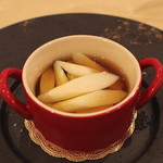 トゥ・ラ・ジョア - 鰆とホワイトアスパラガスの蒸し物　(2013/04)