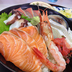 海鮮市場　摩季詩 - 海鮮丼のアップ