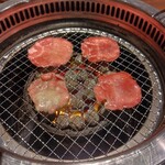 Sumibi Yakiniku Kourakuen - 