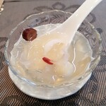 創作中華 China Dining 麗 - サービスのデザート…白クラゲと蓮の実とユリ､氷砂糖のやさしい味わい♪