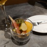 ディック・ブルーナ テーブル - 夏野菜のピクルス