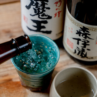 We also have sake and shochu collected from all over the country, as well as homemade Chuhai (Shochu cocktail)